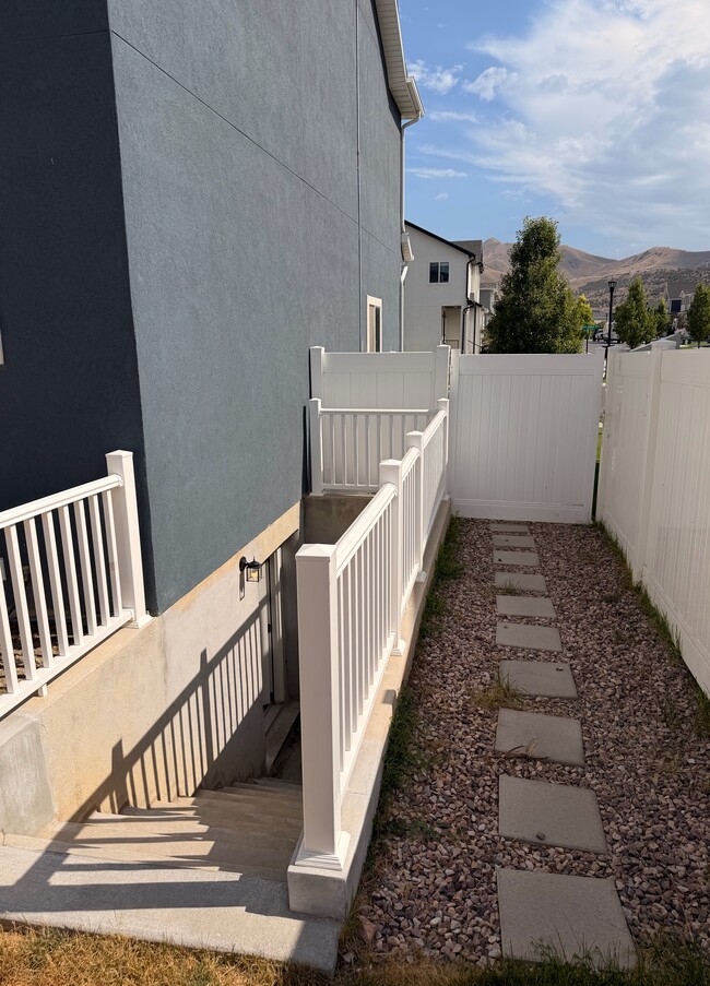 Building Photo - 4459 Pine Hollow Dr