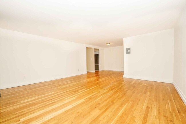 Building Photo - 154 Bowers St