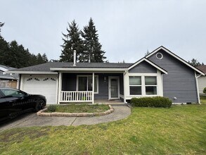 Building Photo - 570 Malibu Dr SE