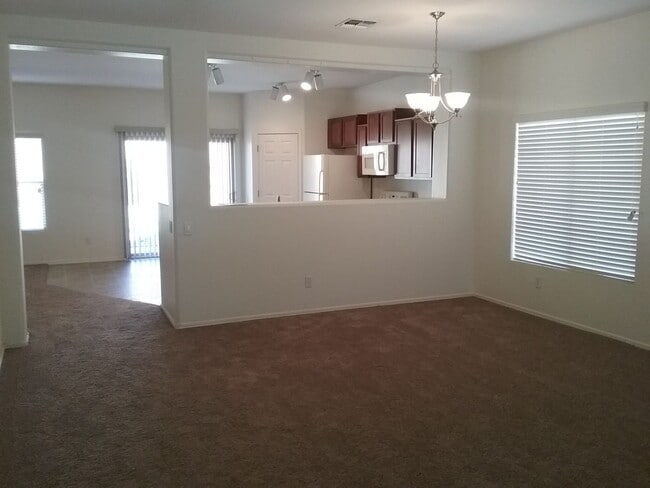 Building Photo - Spacious 5 bedroom home.