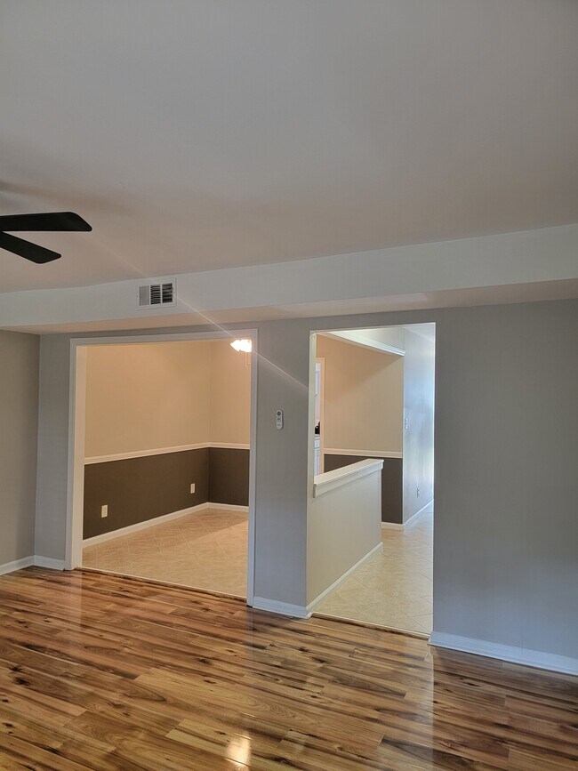 Foto del edificio - 6303 New Market Way