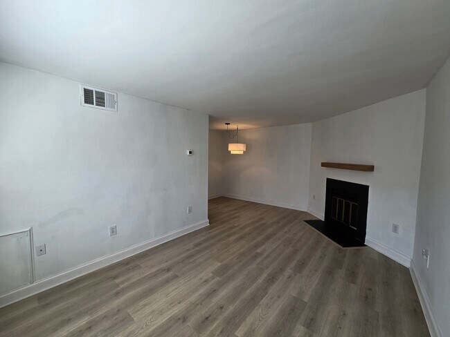 Foto del edificio - 2604 Tunlaw Rd NW