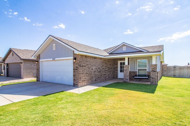 Building Photo - Beautiful 3 Bedroom 2 Bath house in Cooper...