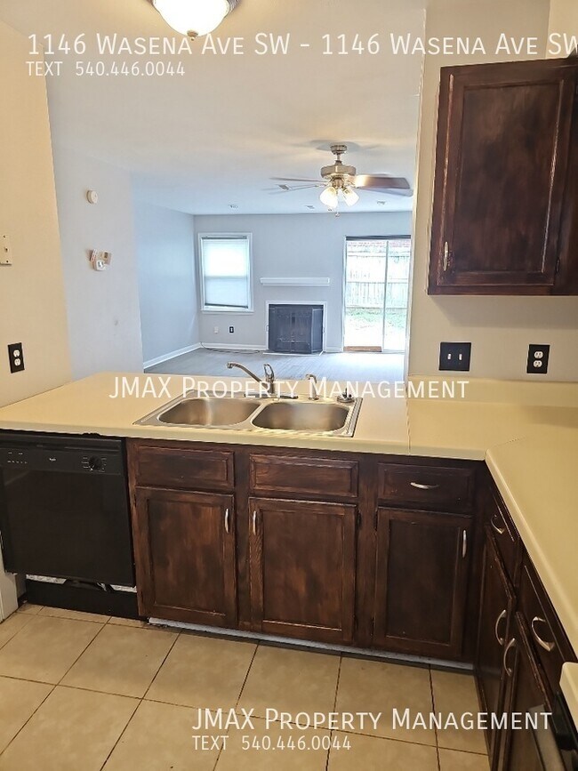 Foto del edificio - Modern 3 Bedroom in a Classic Neighborhood