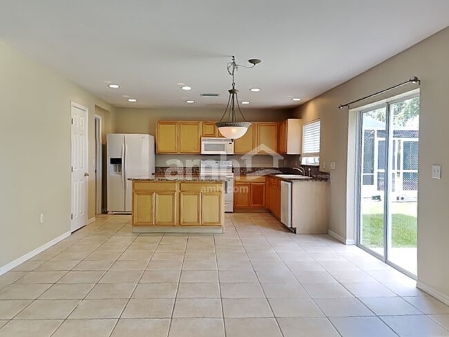 Building Photo - 6924 Lake Eaglebrooke Dr