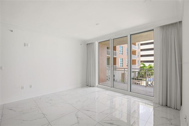 Foto del edificio - 1350 Main St