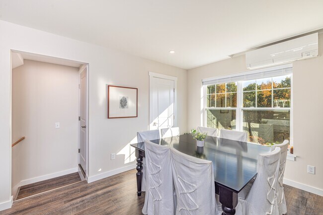 Foto del edificio - 94 N Bridebrook Rd