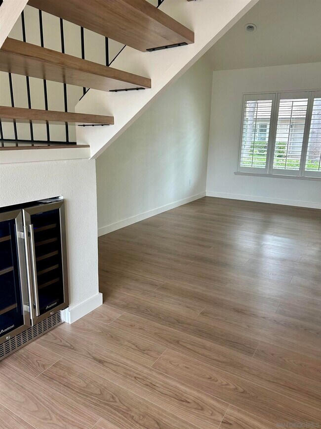 Building Photo - 483 Bay Meadows Way