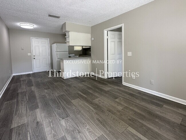 Building Photo - 1160 Comanche St