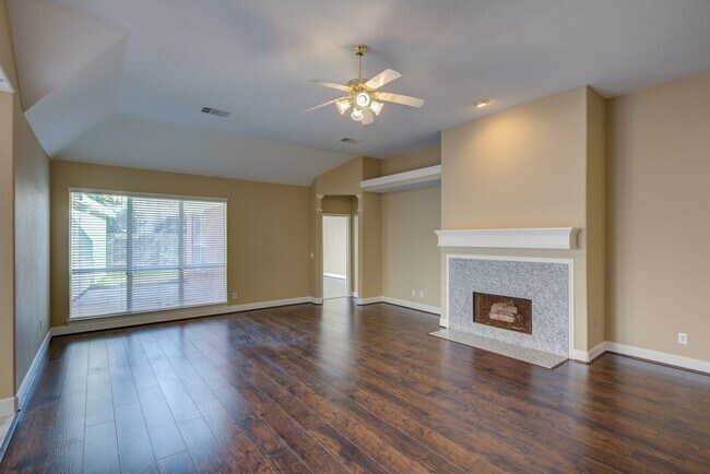 Foto del edificio - 6227 Clear Canyon Dr