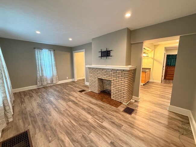 Building Photo - 3 Bedroom 2 1/2 Bathroom with one car detached garage