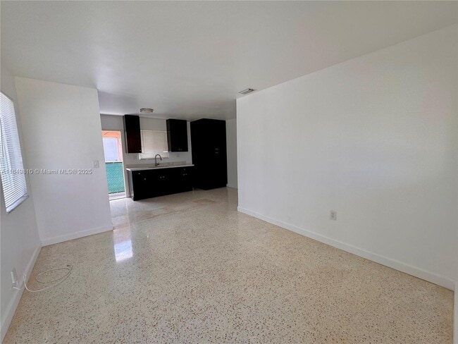 Foto del edificio - 626 W 17th St