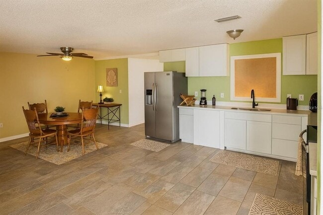 Building Photo - 11063 Auburndale St