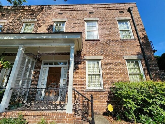 Building Photo - 464 Montgomery St