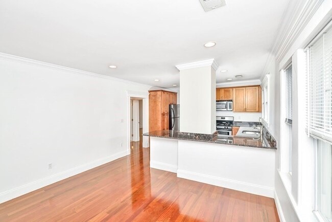 Building Photo - 8 Woodfield St
