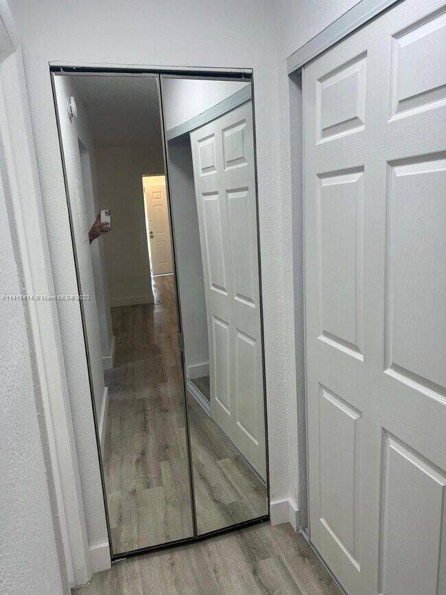 Foto del edificio - 251 NW 177th St