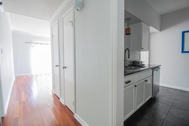 Building Photo - 2400 N Braeswood Blvd