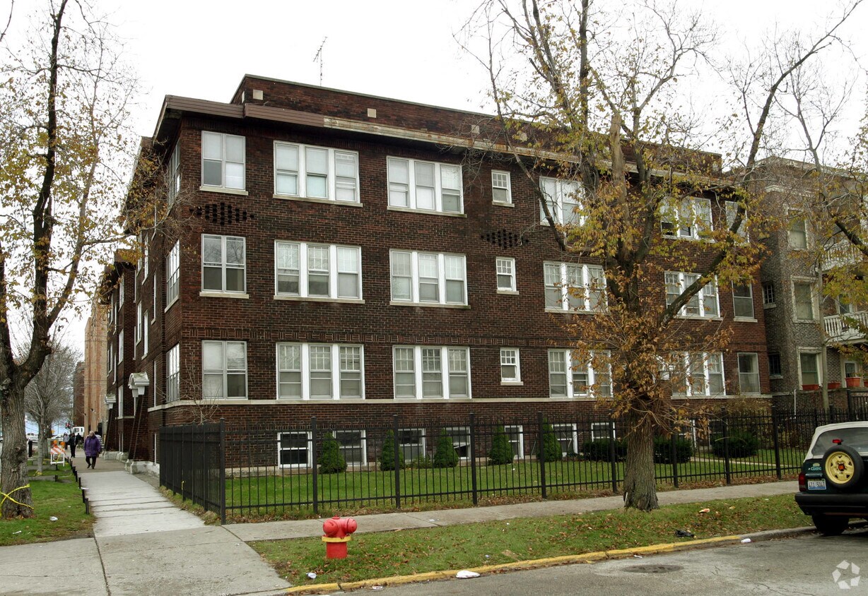 Primary Photo - 5923 N Winthrop Ave