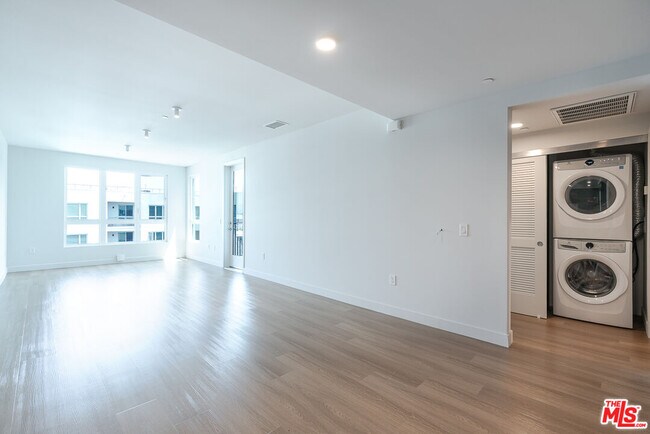 Foto del edificio - 10601 Washington Blvd