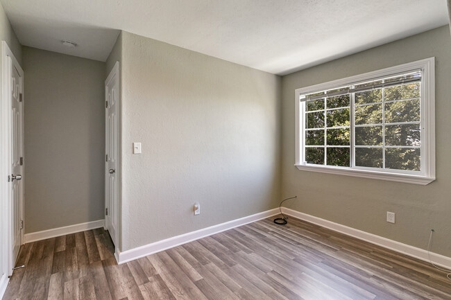 Building Photo - 1292 Aleutian Dr