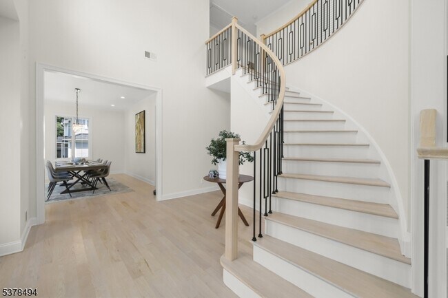 Building Photo - 20 Woodfern Rd