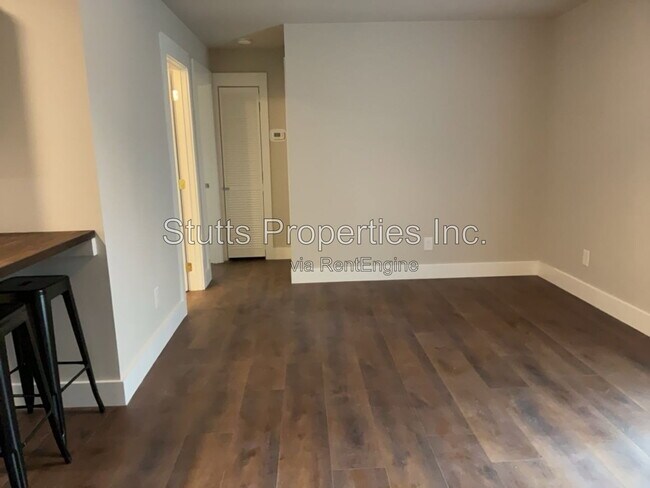 Building Photo - 645 Rivermont Rd