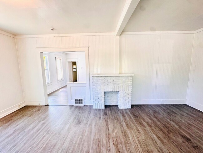 Foto del edificio - 924 Ansel Rd