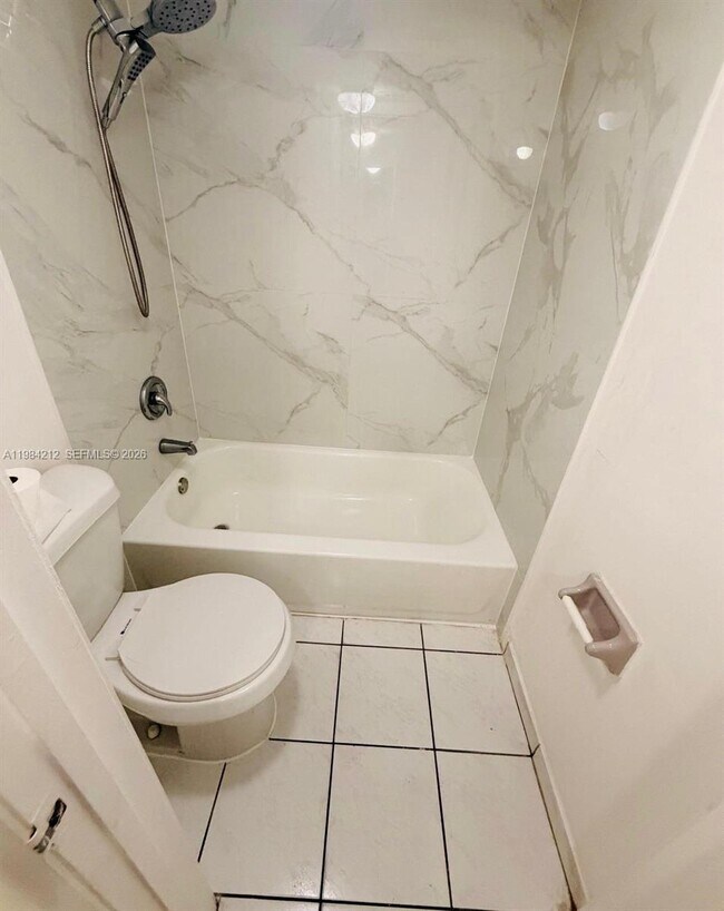 Foto del edificio - 6395 W 22nd Ct