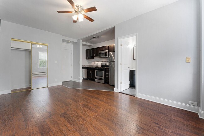 Foto del edificio - 5863 N Kenmore Ave