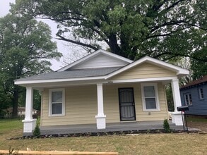 Building Photo - 1545 Oakwood St