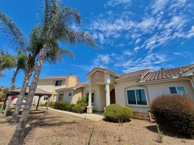 Building Photo - Vista Home for Rent! Large Air-Conditioned...