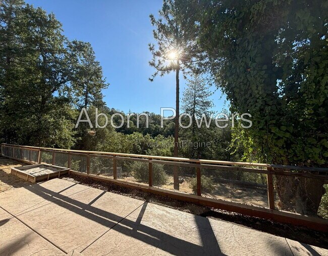 Foto del edificio - 5791 Forest Lake Rd