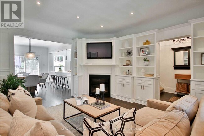 Building Photo - 21 Dearbourne Ave
