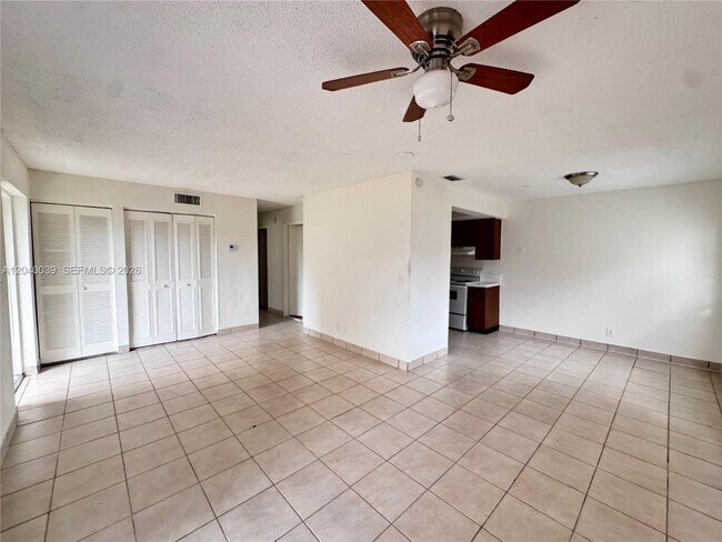 Foto del edificio - 5944 NW 21st St