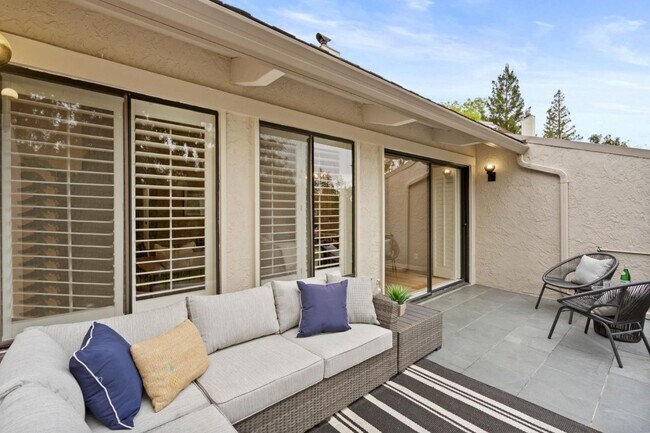 Foto del edificio - 162 Sand Hill Cir