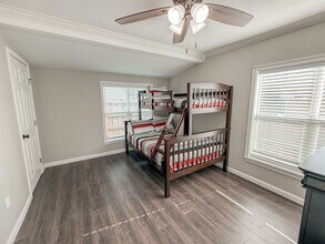 Building Photo - 4901 Elm St