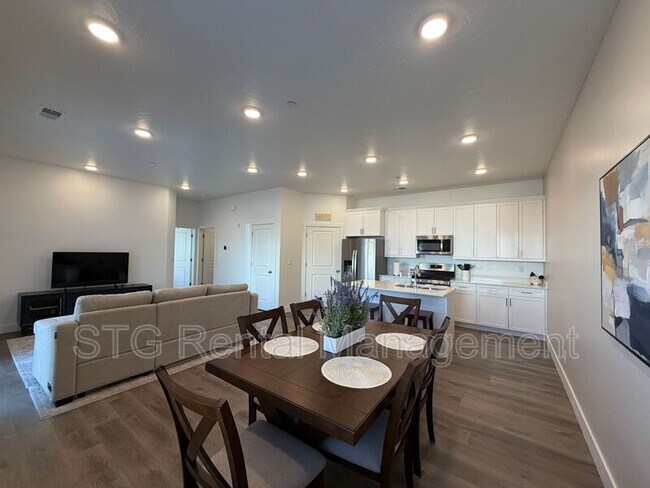 Foto del edificio - 5801 S Garnet Dr