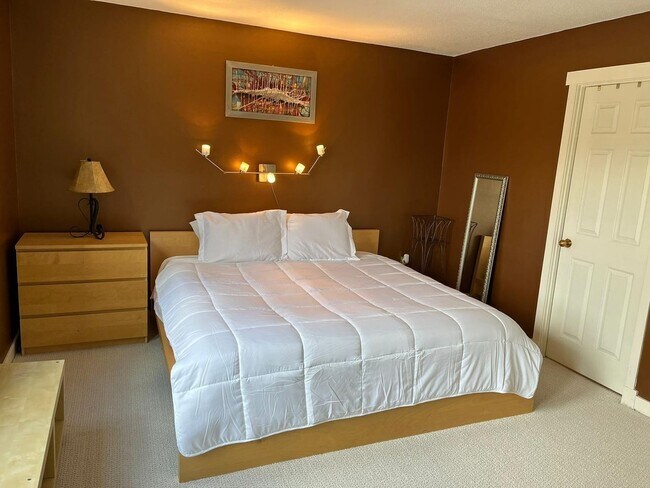 Building Photo - 2 Bedroom Condo in Hartford