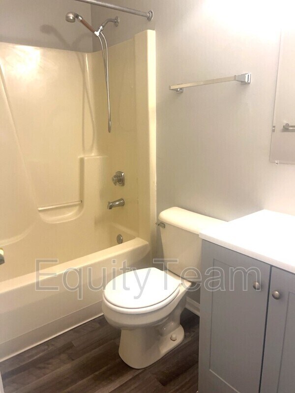Foto del edificio - 4909 Buckhorn Dr
