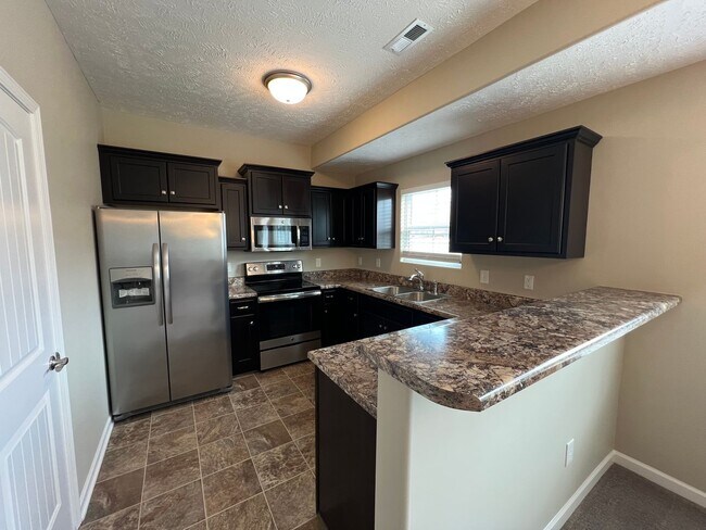 Building Photo - 1/2 Off First Month's Rent! Beautiful 3 Be...