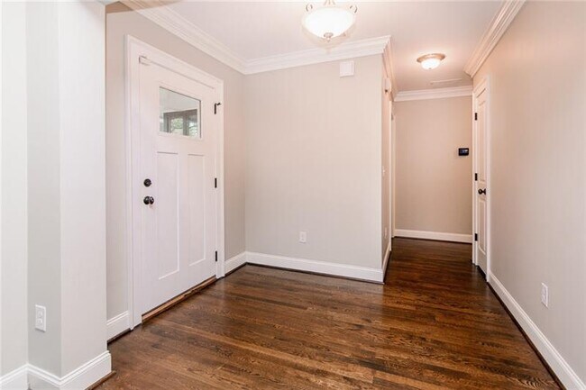 Foto del edificio - 258 N Forest Ave NE
