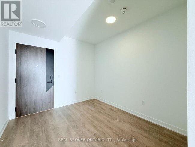 Building Photo - 1037 The Queensway