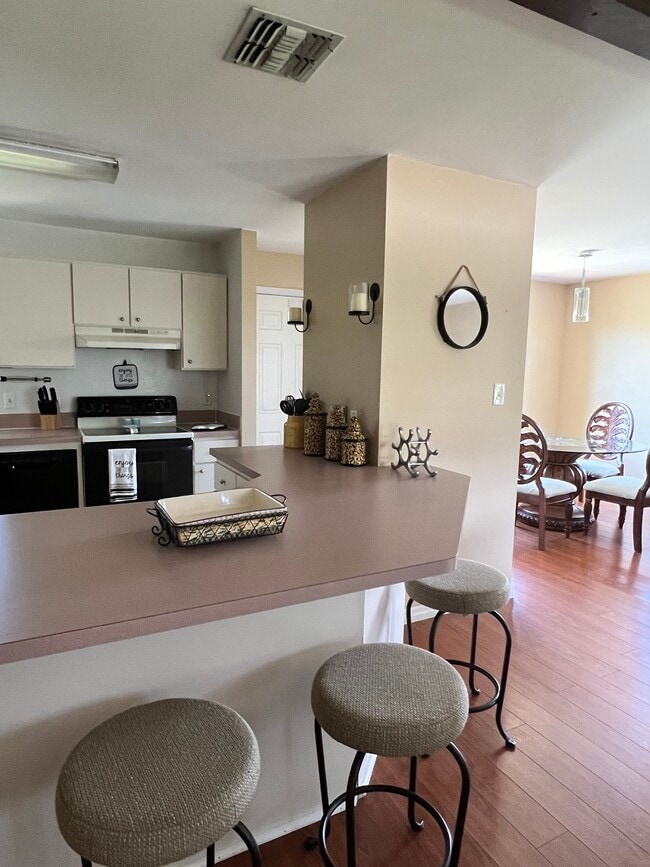 Kitchen, Dining - 5480 Avenue B