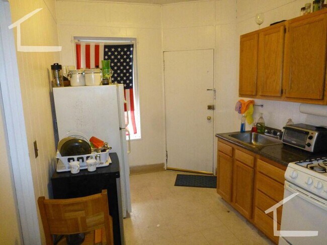 Foto del edificio - No Brokers Fee, No Security Deposit, heat,...