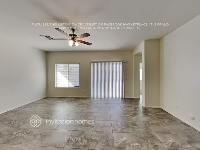 Foto del edificio - 10821 W Madison St