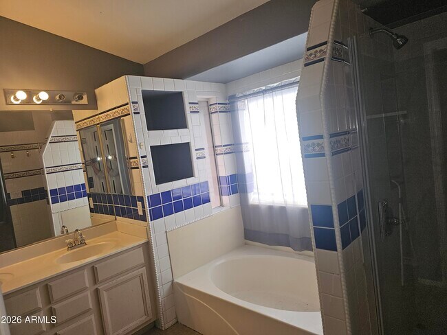 Foto del edificio - 5045 W Topeka Dr