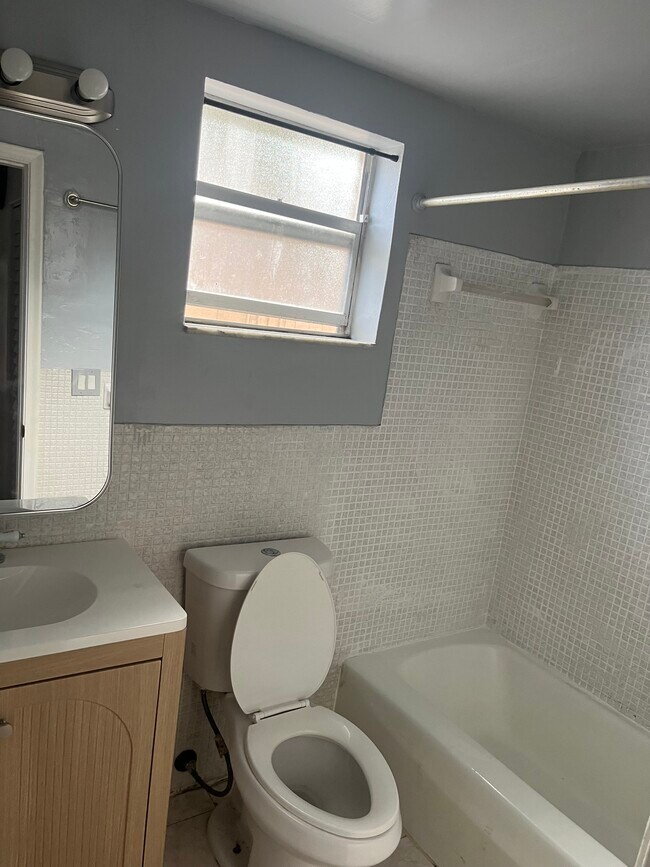 Foto del edificio - 2238 Monroe St