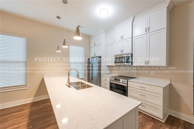 Building Photo - 874 S Hill Ave