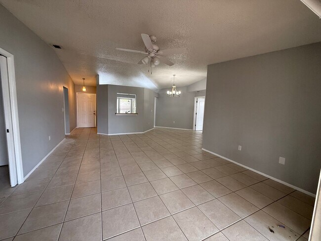 Building Photo - Centrally located 3/2 with 2 car garage. Pet friendly. Lawncare included.