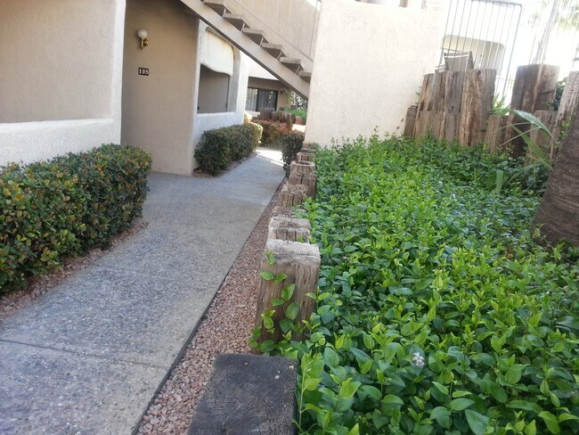 Foto del edificio - 5500 N Valley View Rd